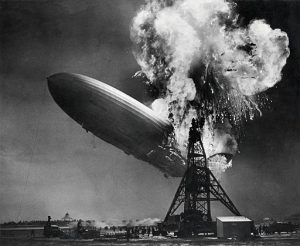 <a title="Sam Shere (1905–1982) / Public domain" href="//commons.wikimedia.org/wiki/File:Hindenburg_disaster.jpg"><img width="512" alt="Hindenburg disaster" src="//upload.wikimedia.org/wikipedia/commons/thumb/1/1c/Hindenburg_disaster.jpg/512px-Hindenburg_disaster.jpg"></a>